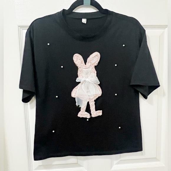 Short-Sleeve Rabbit Embroidered T-Shirt Size Small - Picture 3 of 4